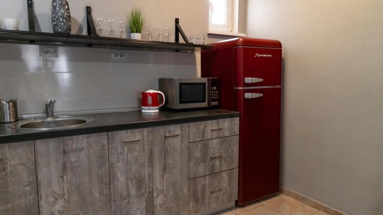Central Fenix Apartment - Free Private Parking-Fast Wi-Fi Novi Sad Buitenkant foto