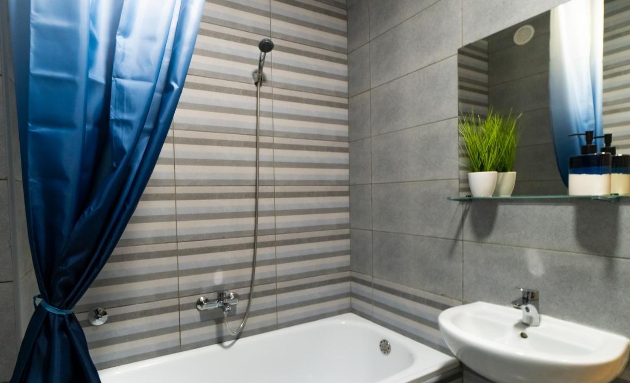 Central Fenix Apartment - Free Private Parking-Fast Wi-Fi Novi Sad Buitenkant foto