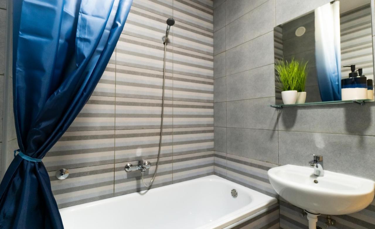 Central Fenix Apartment - Free Private Parking-Fast Wi-Fi Novi Sad Buitenkant foto