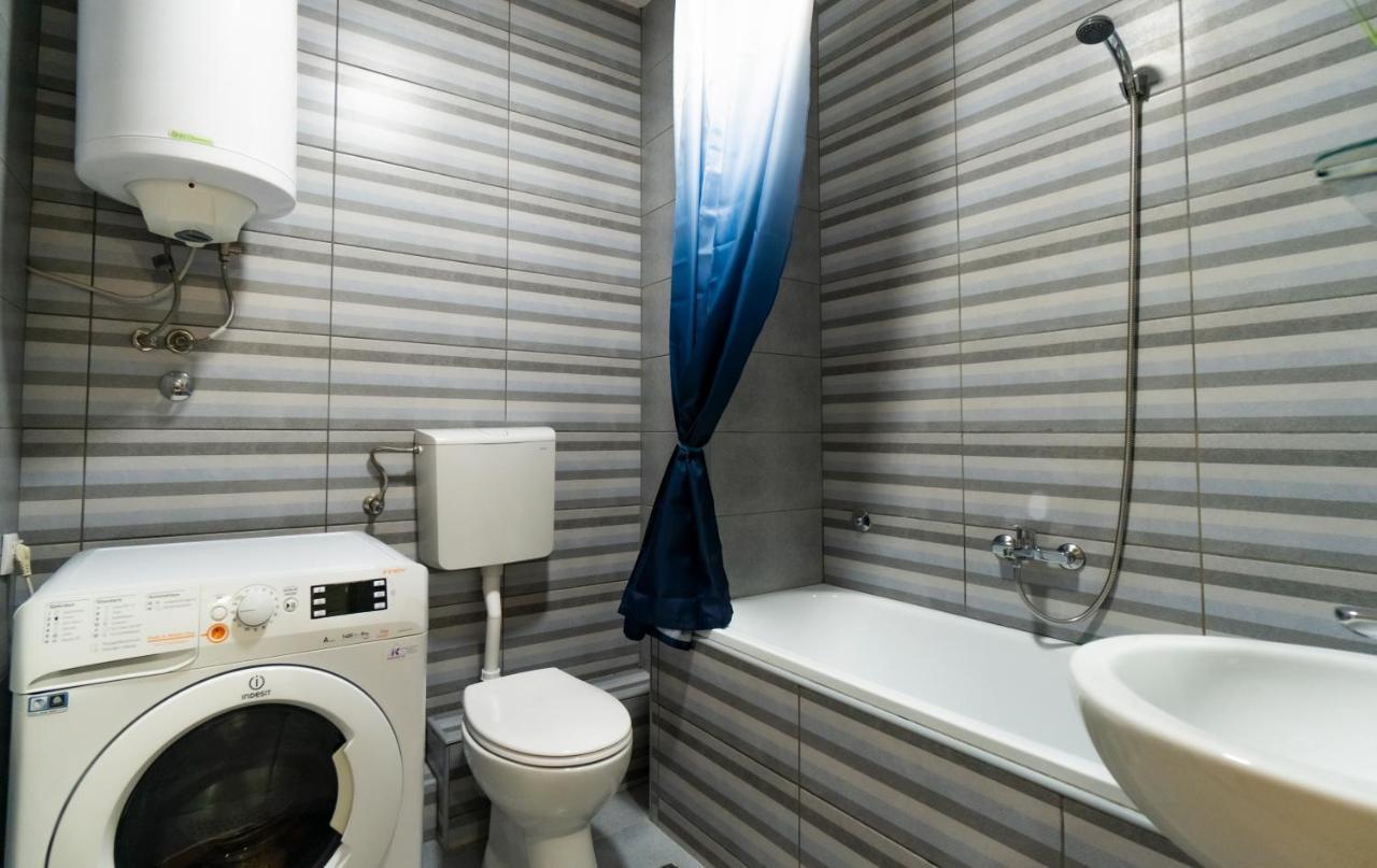 Central Fenix Apartment - Free Private Parking-Fast Wi-Fi Novi Sad Buitenkant foto